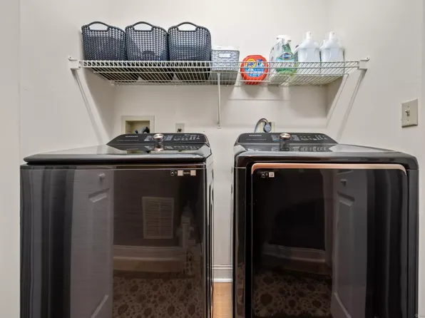 1 Madison Ln, Avon, CT 06001