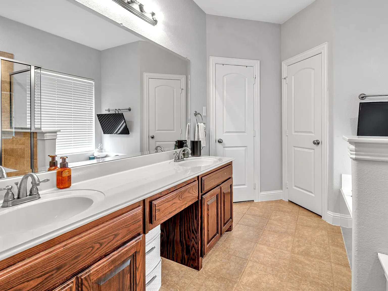 4 bed, 3062 sqft, $3,500 — Photo 4