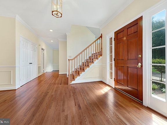 3rd image of 9244 Vendome Dr