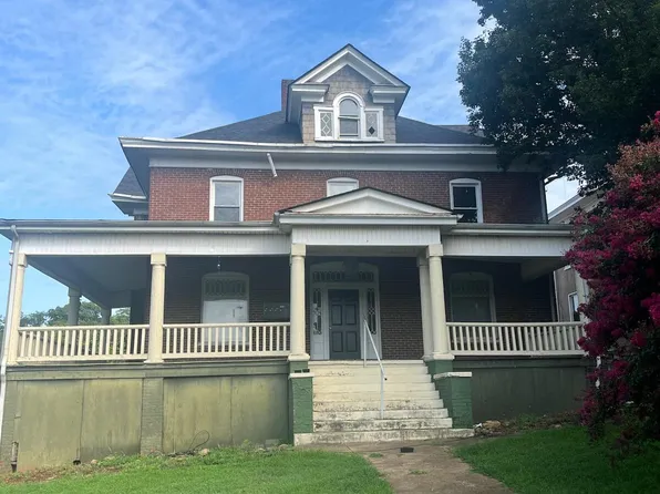 813 13th St SW #&-821, Roanoke, VA 24016