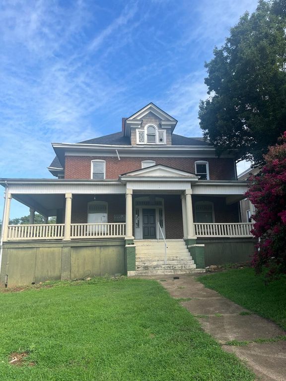813 13th St SW #&-821, Roanoke, VA, Roanoke