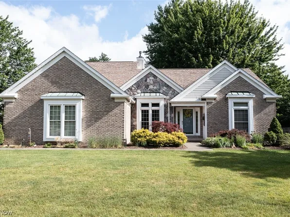 19622 Elm Dr, Strongsville, OH 44149