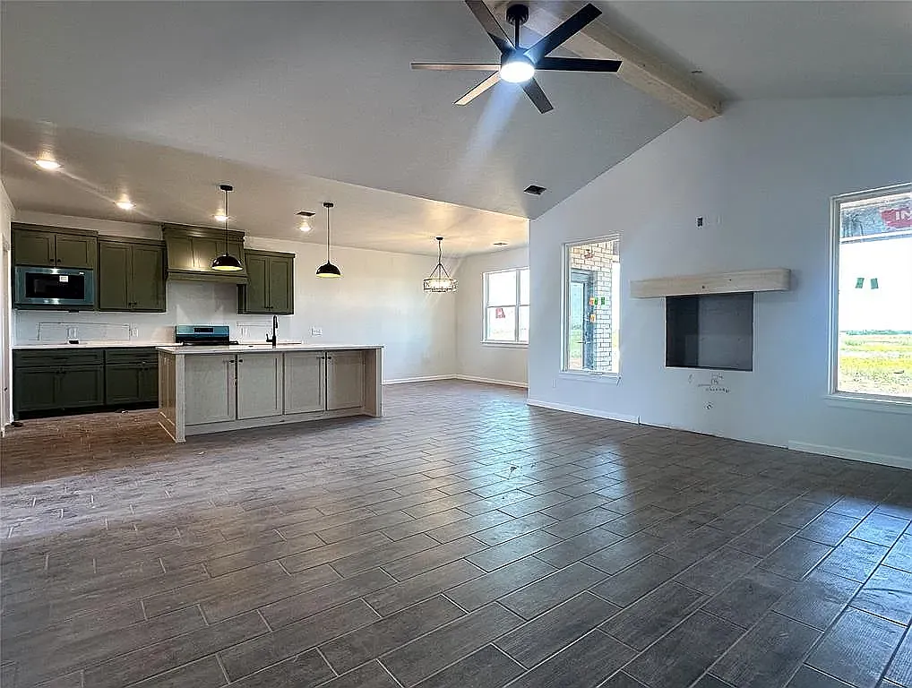 4 bed, 1967 sqft, $2,200 — Photo 4