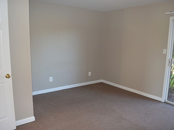 5th image of 29 Shawn Ln