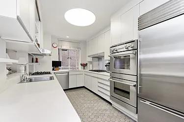 Sold by Societe Real Estate