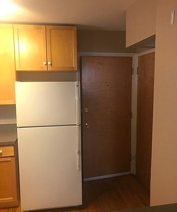 5th image of 2410 W Farragut Ave