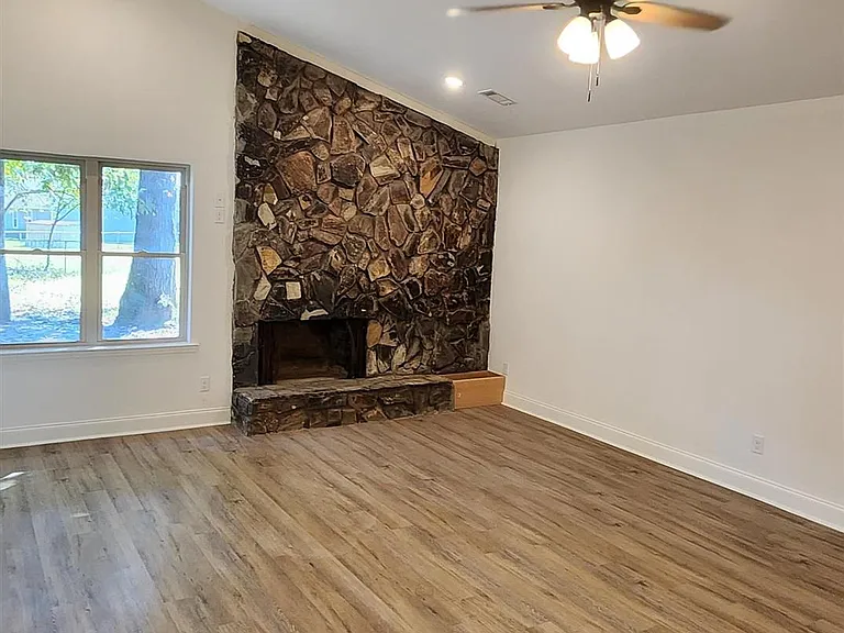 110 Eastlake Dr — Photo 8