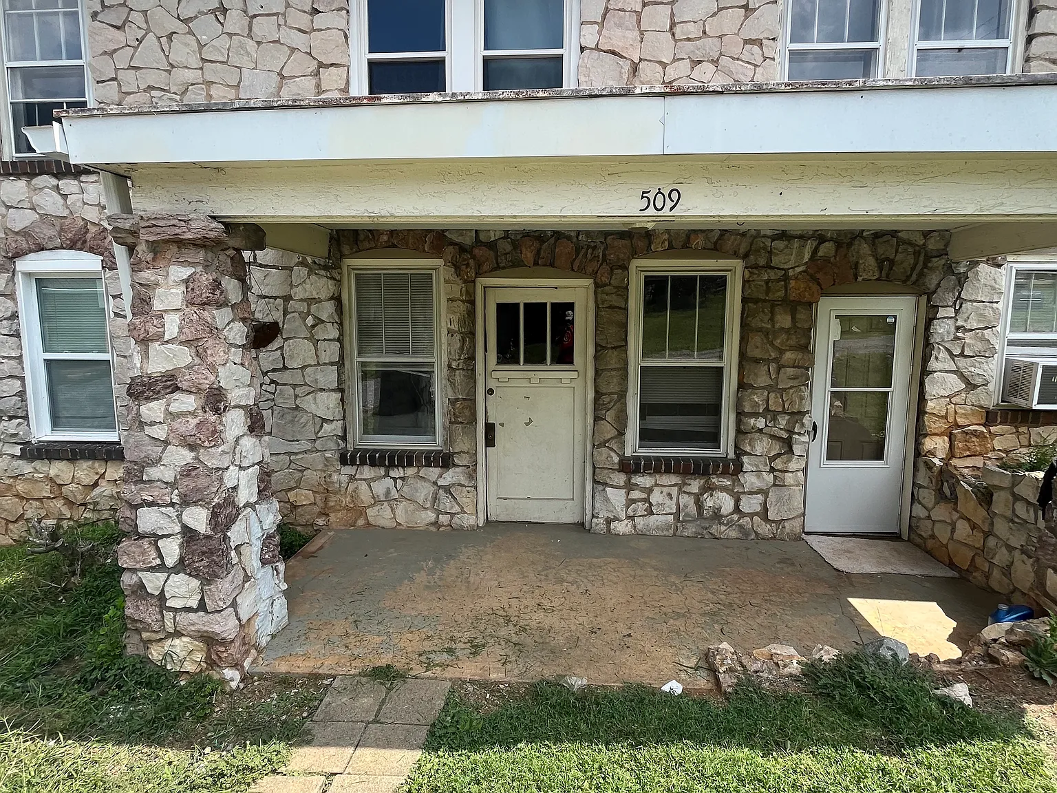 2 bed, 1100 sqft, $1,550 — Photo 2