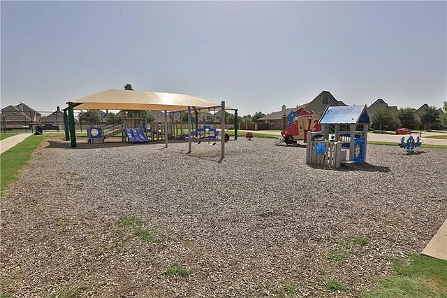 2529 Brandon Dr — Photo 27