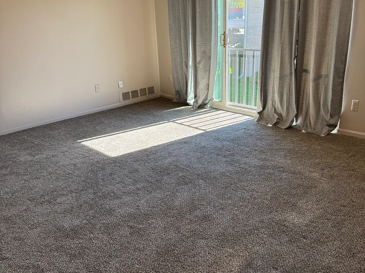 2 bed, 1000 sqft, $1,400 — Photo 1