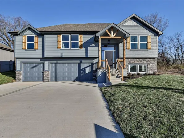 1002 NW Crestwood Dr, Grain Valley, MO 64029