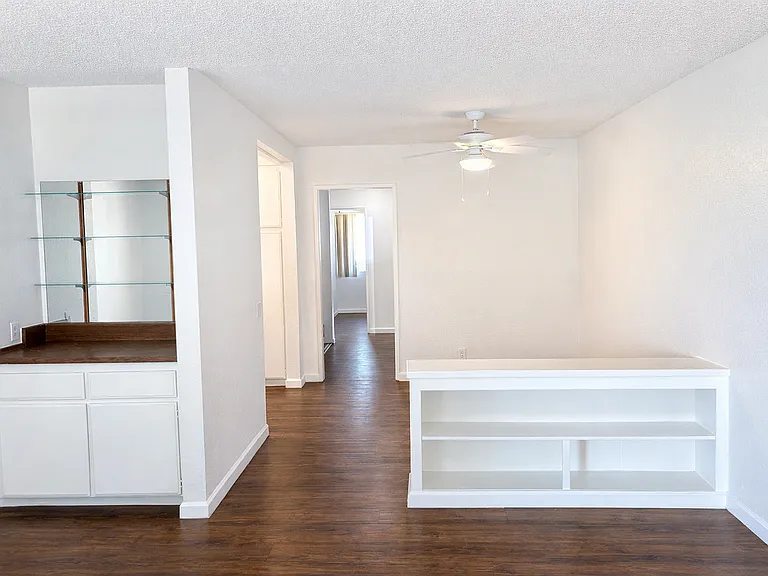 Daisy Apartments — Photo 26