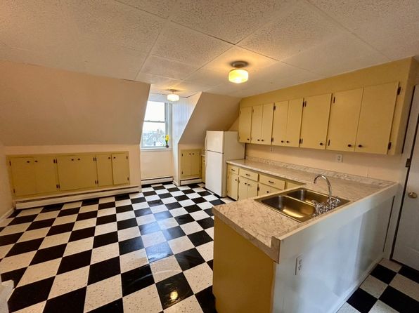 64 Kellogg St #3