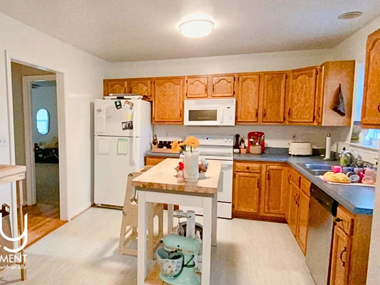 1003 Wintergreen Ln — Photo 37