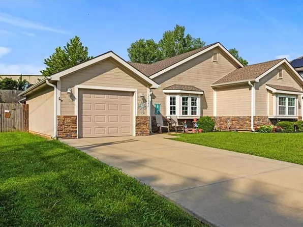 26945 Austin Ln, Weston, MO 64098