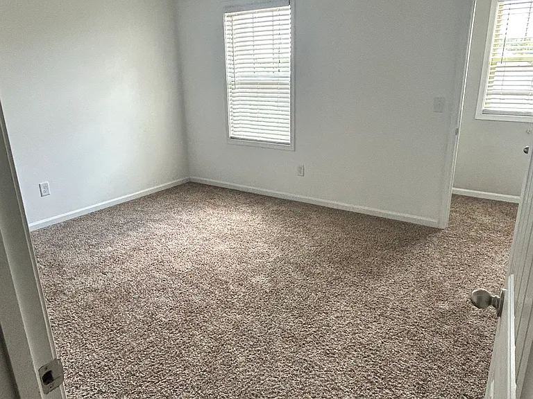 327 Lost Lake Dr — Photo 9