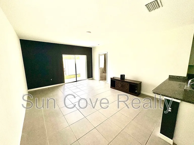 3180 Suncoast Plains Dr — Photo 6