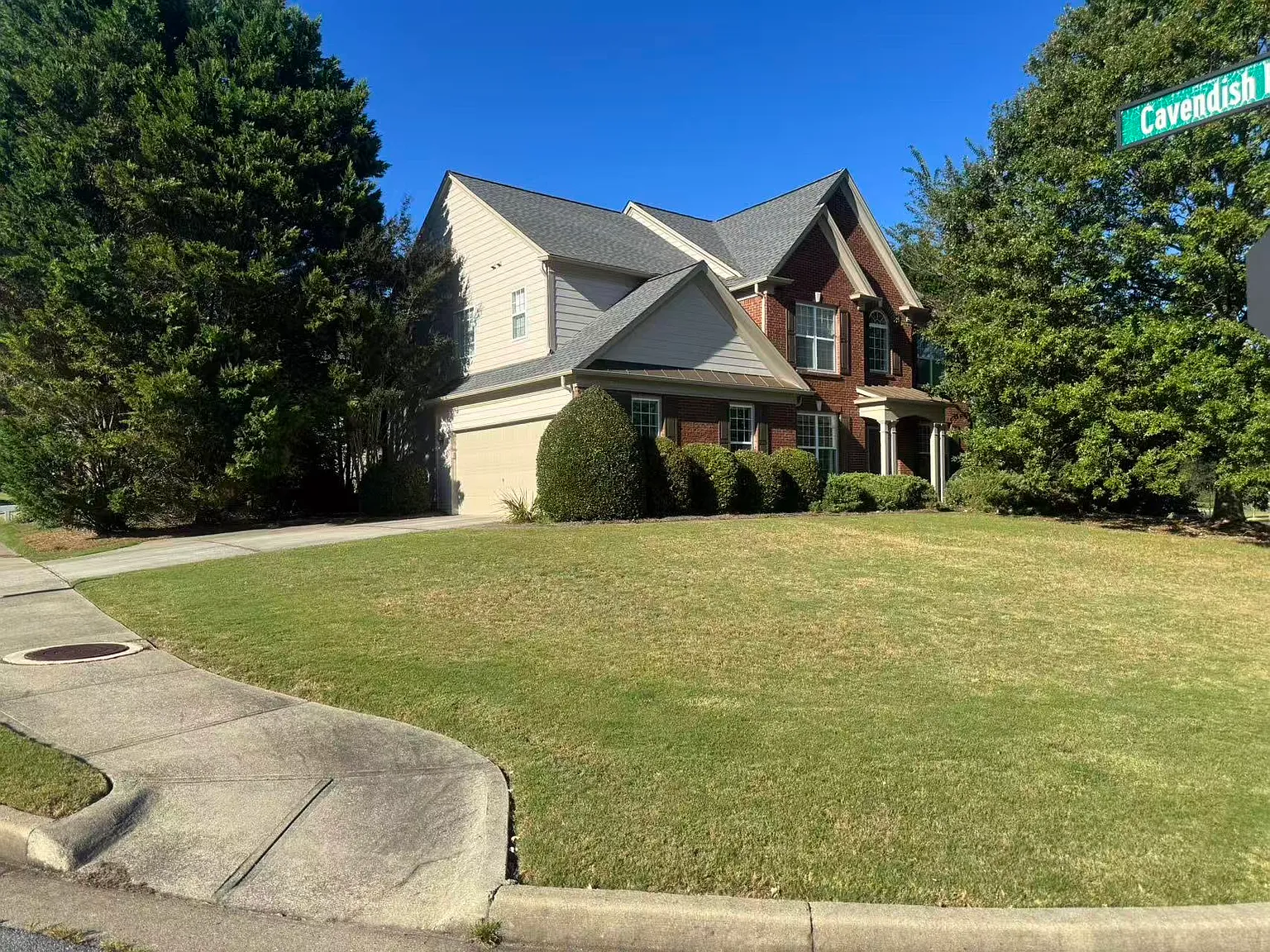 4 bed, 2.5 bath, 2772 sqft, $3,000 — Photo 2