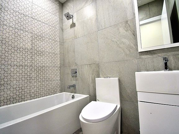 4th image of 1331 Findlay Ave #3A