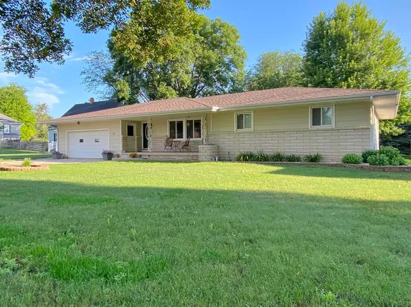 111 6th St NE, Le Mars, IA 51031