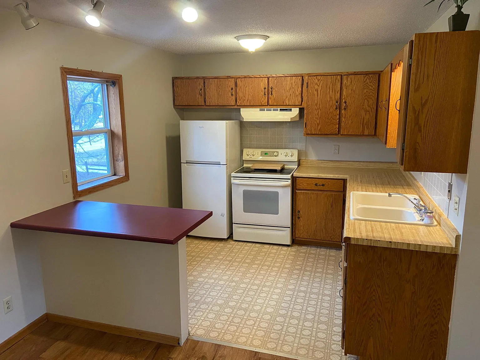 1037 Century Avenue N — Photo 3