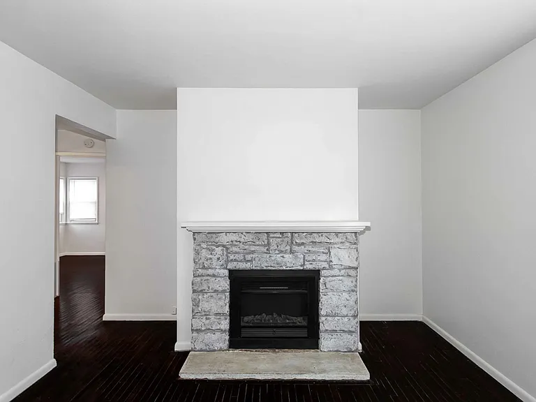2131 37th St NW — Photo 2