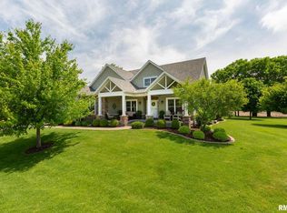 3811 Savanna Cir E, Milan, IL 61264