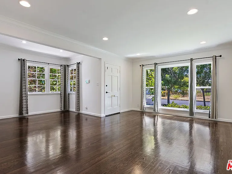 2519 S Bentley Ave — Photo 5