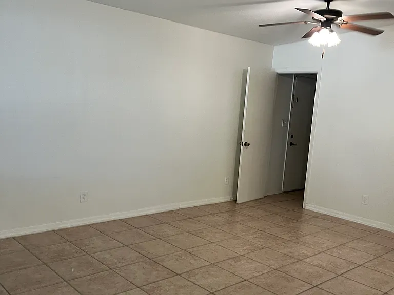 120 S San Jose Dr — Photo 9