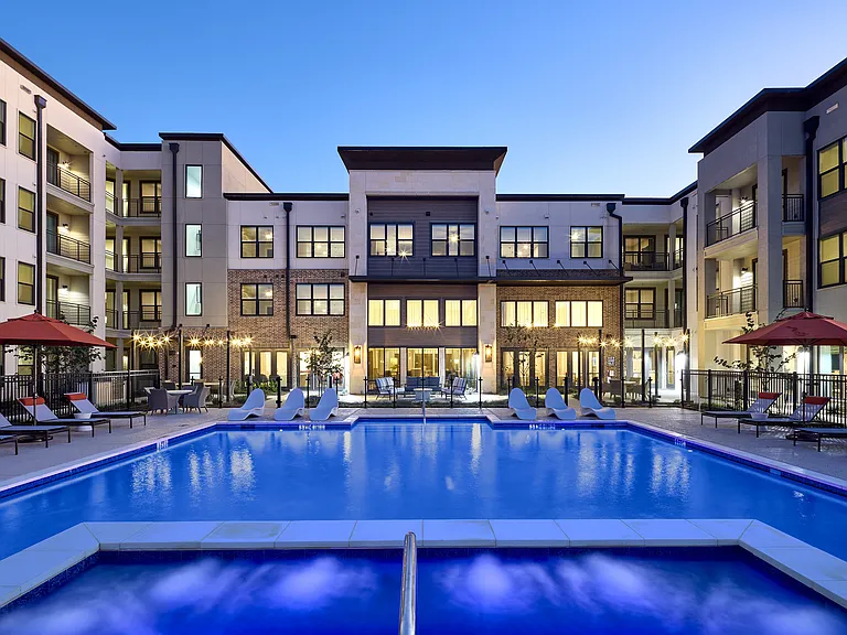 Avenida Carrollton - 55+ Active Adult Apartment Homes — Photo 26