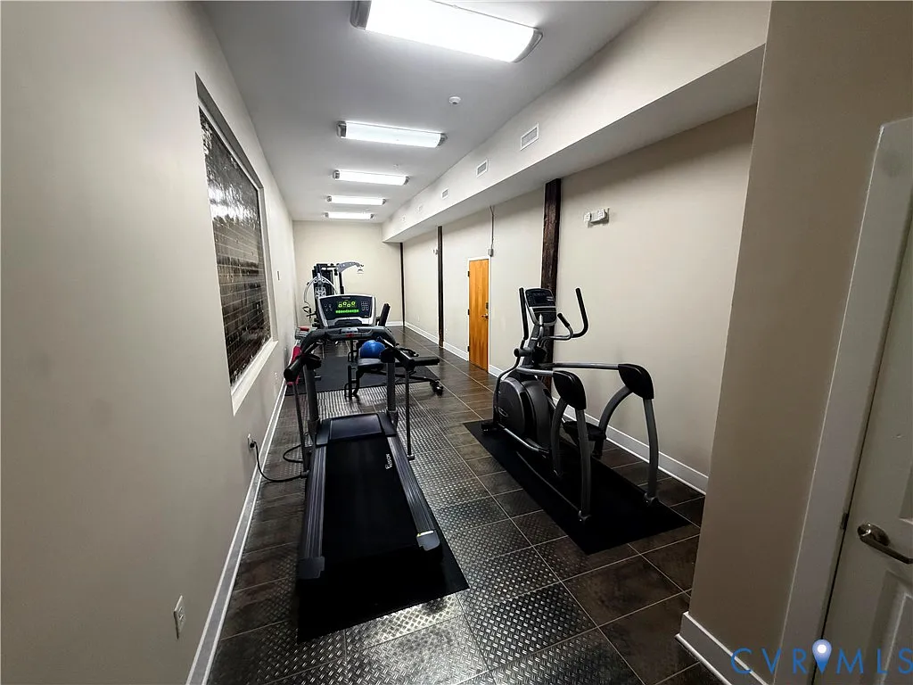 1 bed, 1.0 bath, 700 sqft, $1,300 — Photo 2