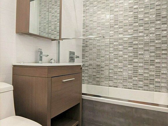 4th image of 66 Jefferson St #2A