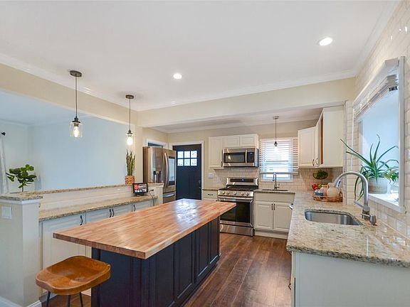4th image of 614 Christie St