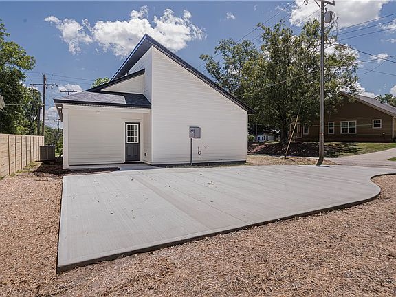 5th image of 207 Brissey St