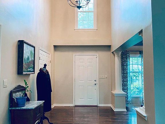 3rd image of 6542 Meadowbrook Ct