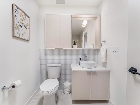 5th image of 857 Communipaw Ave #413