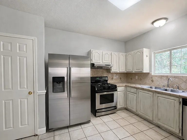 3208 Hampton Rd — Photo 6