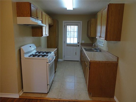 5th image of 517 SW 49th St