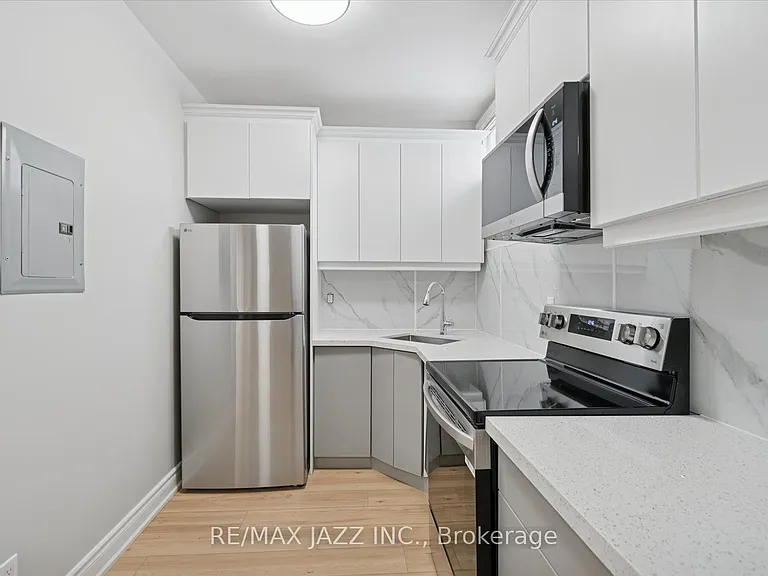 251 Simcoe St S #201 — Photo 7