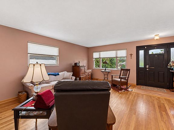 5th image of 1120 Woodmere Rd