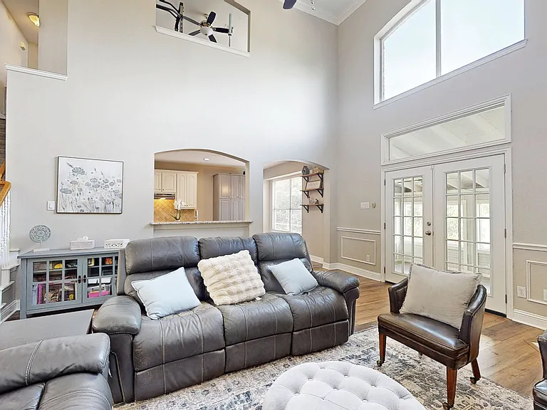 3200 Hilltop Ct — Photo 4