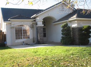 2417 E Oak Haven Dr, Fresno, CA 93730