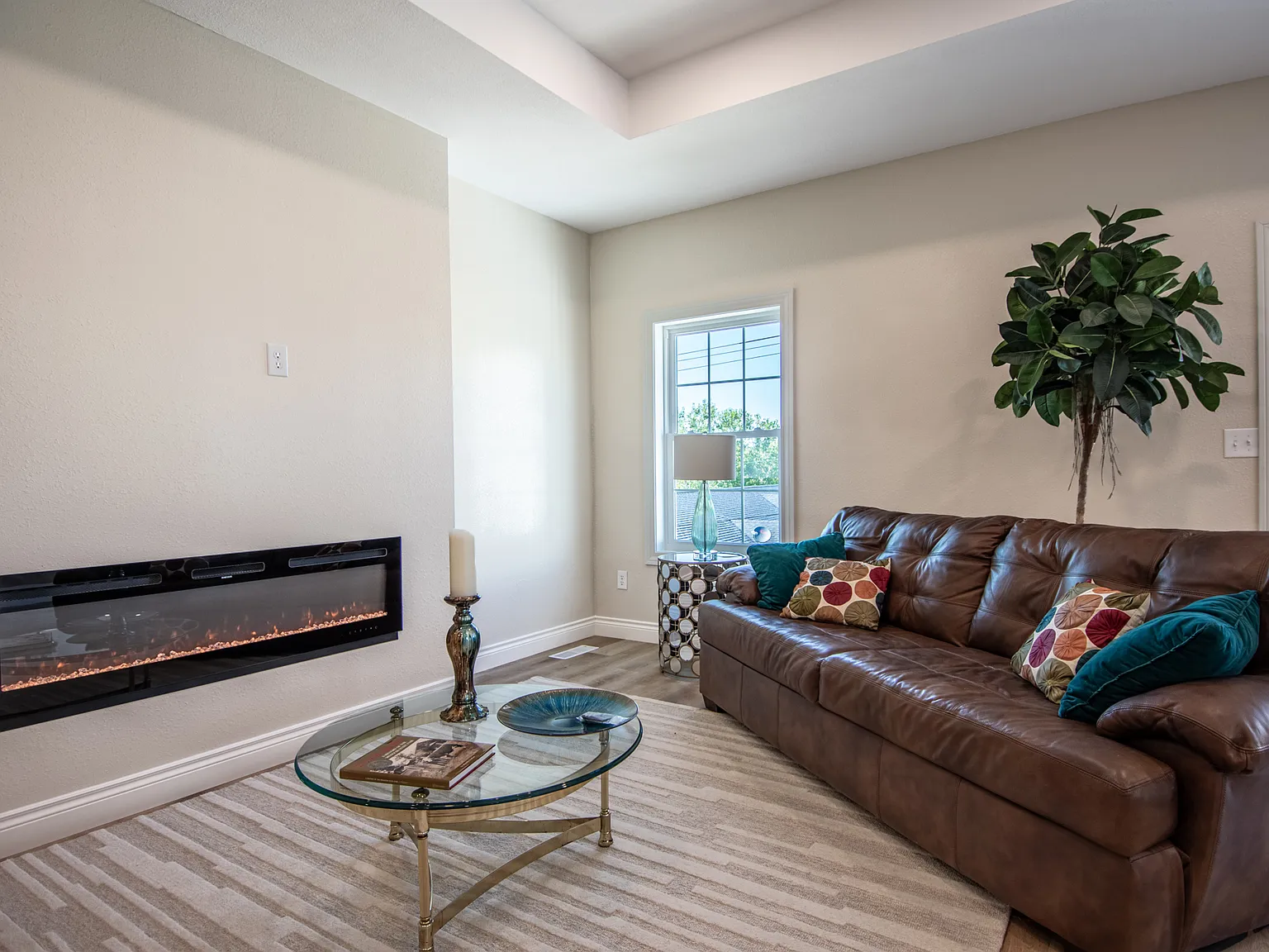 3 bed, 2027 sqft, $2,200 — Photo 4