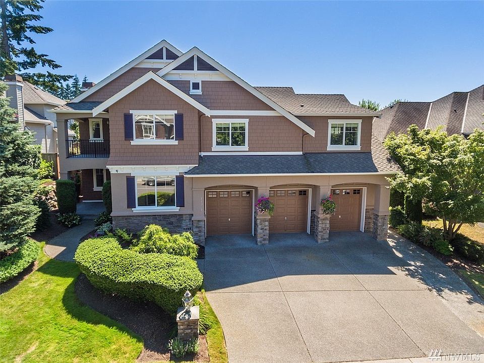 Bright and inviting Chaffey resale in the Arbors at Pine Lake! Impeccably maintained with fresh exterior paint and brand new carpet throughout, it's ready for you to move right into your new home