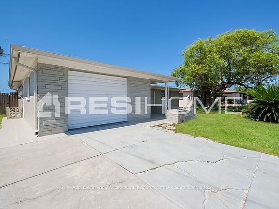 3rd image of 2313 Roselawn Dr