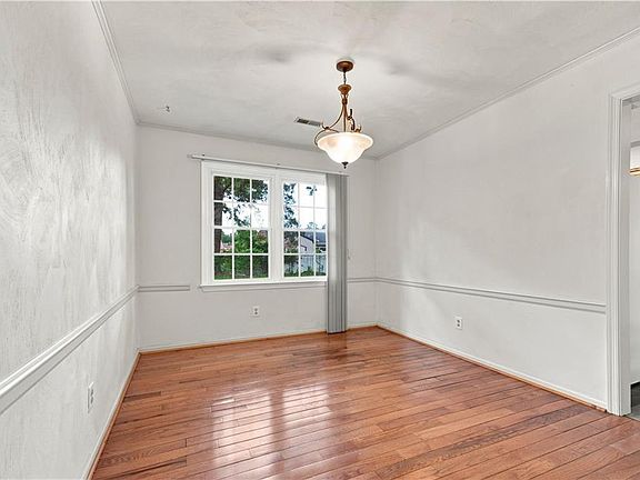 5th image of 4116 Meadowview Rd