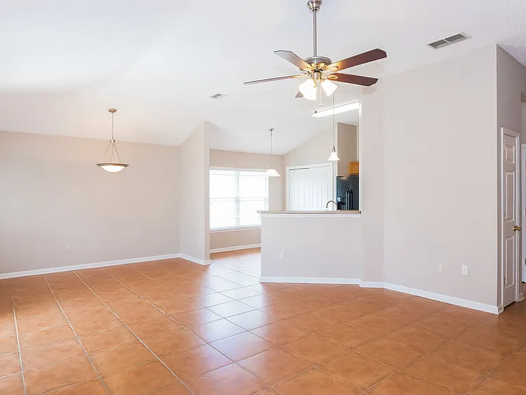8073 Leafcrest Dr — Photo 4