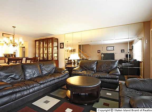 4th image of 111 Vincent Ave