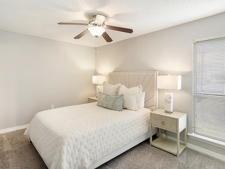 Lakeshore Pointe Apartment Homes — Photo 10