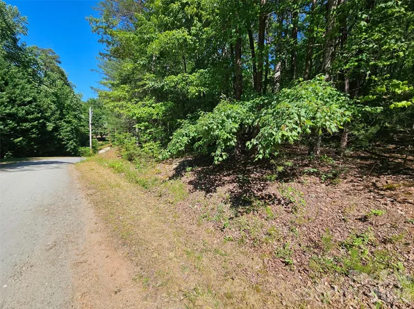 136 Doves Way #136, Lake Lure, NC 28746